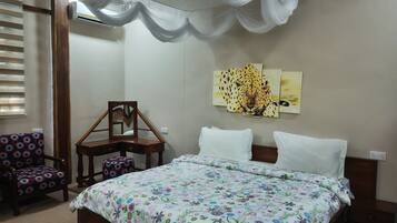 4 makuuhuonetta, silitysrauta/-lauta, Wi-Fi, vuodevaatteet