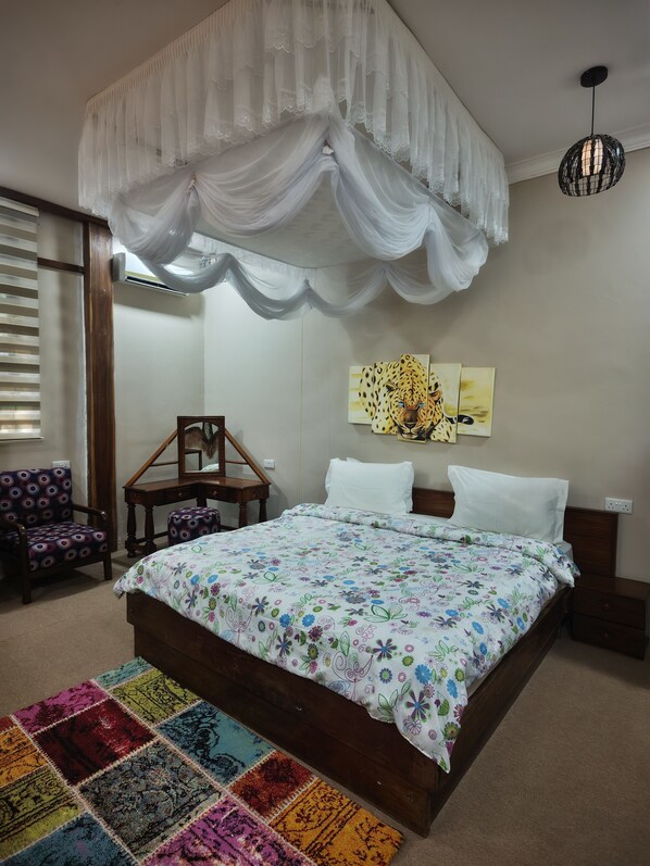 4 habitaciones, tabla de planchar con plancha, wifi y ropa de cama 