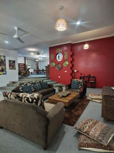 Spacious 4-bedroom apartment in marvelous Mwanza Region with AC - Penthouse