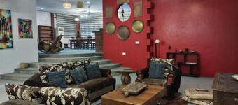 Spacious 4-bedroom apartment in marvelous Mwanza Region with AC - Penthouse