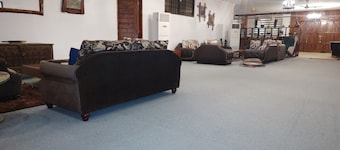 Spacious 4-bedroom apartment in marvelous Mwanza Region with AC - Penthouse