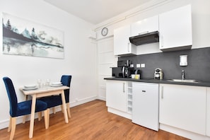 House | Private kitchen | Fridge, microwave, stovetop, coffee/tea maker