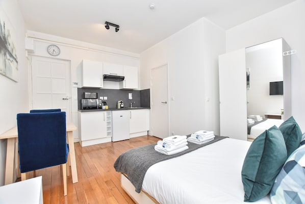 House | 1 bedroom, laptop workspace, iron/ironing board, bed sheets