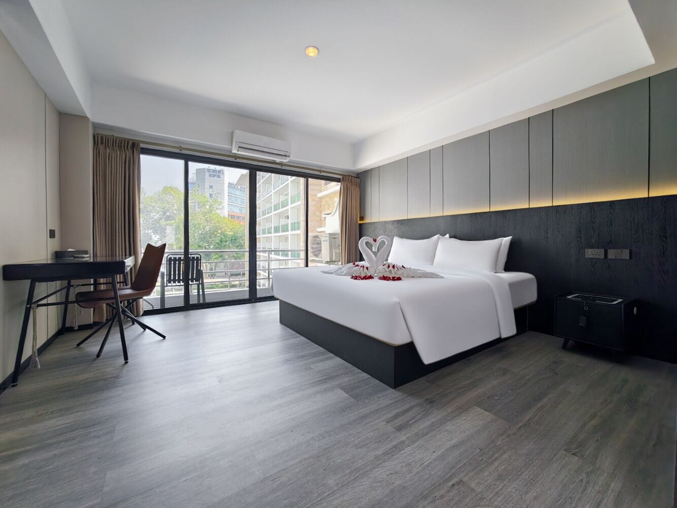 Deluxe Double or Twin Room | Desk, laptop workspace, free WiFi