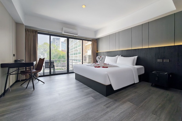 Deluxe Double or Twin Room | Desk, laptop workspace, free WiFi