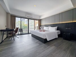 Deluxe Double or Twin Room | Desk, laptop workspace, free WiFi