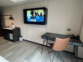 Deluxe Double or Twin Room | Desk, laptop workspace, free WiFi