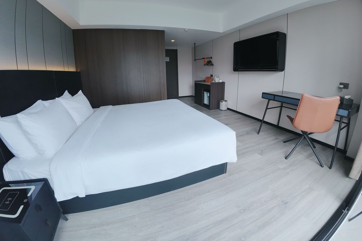 Chambre supérieure double | Bureau, espace de travail pour ordinateurs portables