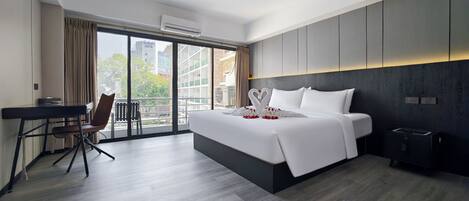 Desk, laptop workspace, free WiFi