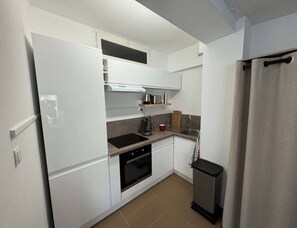 Căn hộ | Bếp riêng | Ghế cao cho trẻ em, dụng cụ vệ sinh 