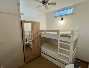 2 bedrooms, iron/ironing board, bed sheets
