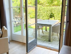 Unclassified image, 5 of 22, button