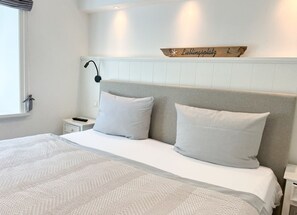 Unclassified image, 3 of 22, button