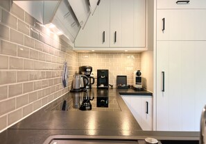 Unclassified image, 2 of 22, button