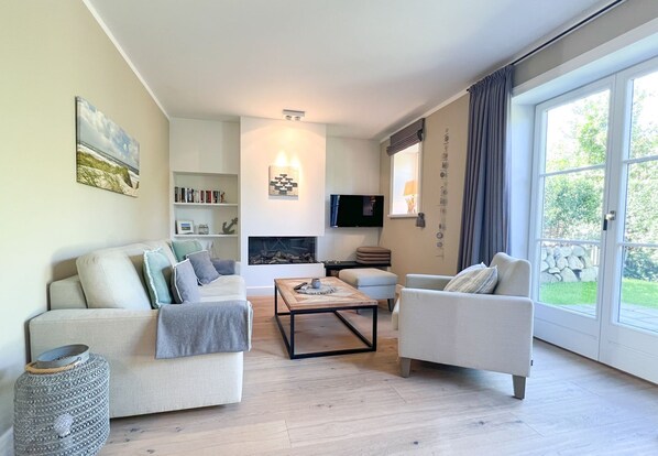 TV, fireplace - Meersalz - Sea salt - Exclusive vacation apartment with sauna, terrace & fireplace in (Sylt)
