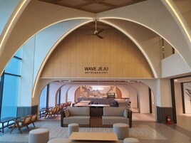 2 間餐廳，供應早餐和晚餐，燒烤