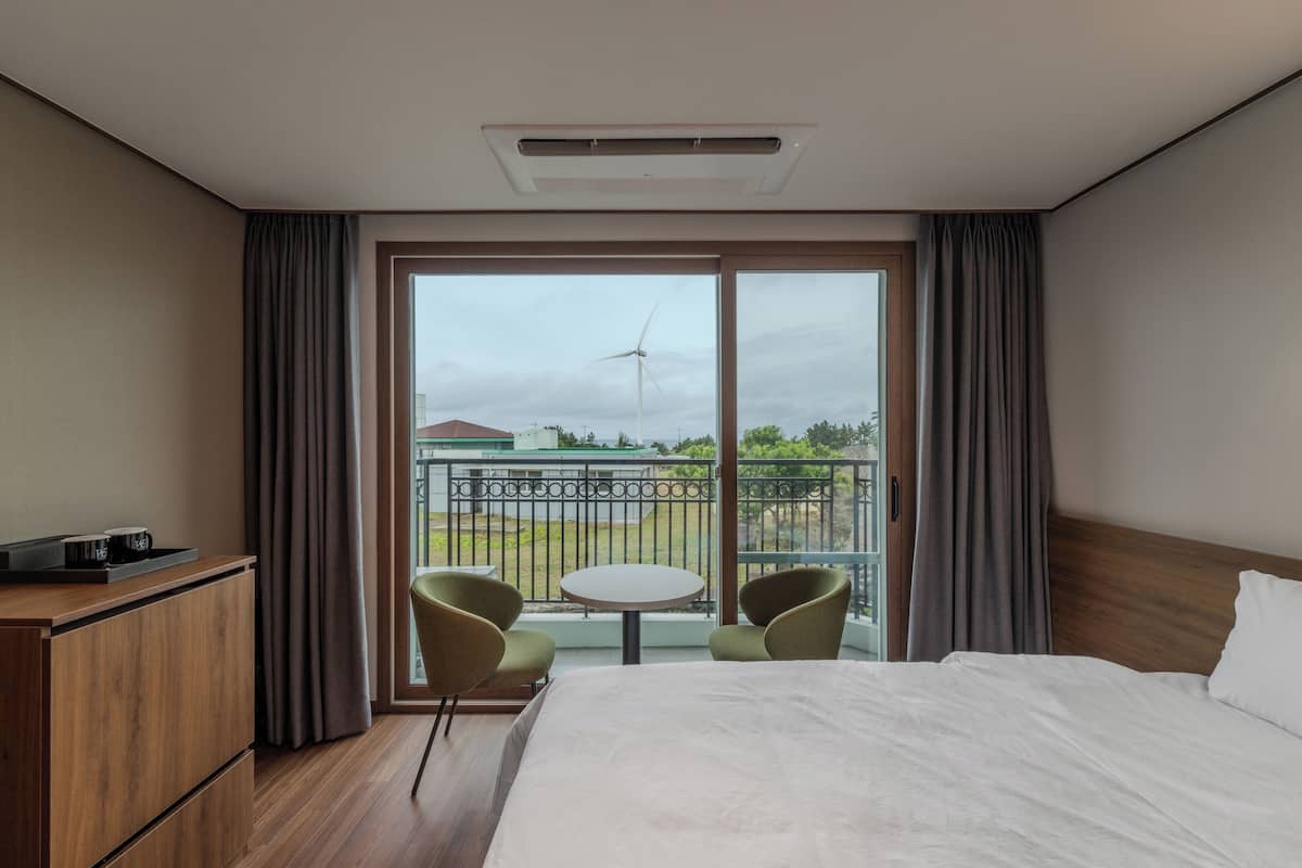 Deluxe Twin Room, Garden View | Pillowtop beds, free WiFi, bed sheets