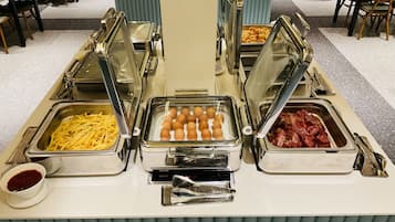 2 restaurants, breakfast, dinner served; barbecue