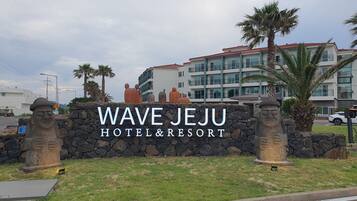 Fachada de la propiedad