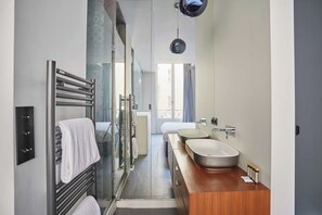 1 habitación y espacio para trabajar con laptop 