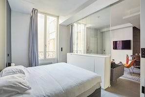Apartment | 1 bedroom, laptop workspace, iron/ironing board, bed sheets - Modern Apartment - 1br/2p - In the Heart of Le Marais (Paris)