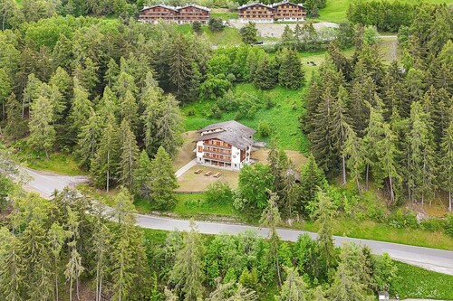 Chalet with Stunning Mountain Views