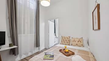 1 Schlafzimmer, Schreibtisch, Bügeleisen/Bügelbrett, Reisekinderbett