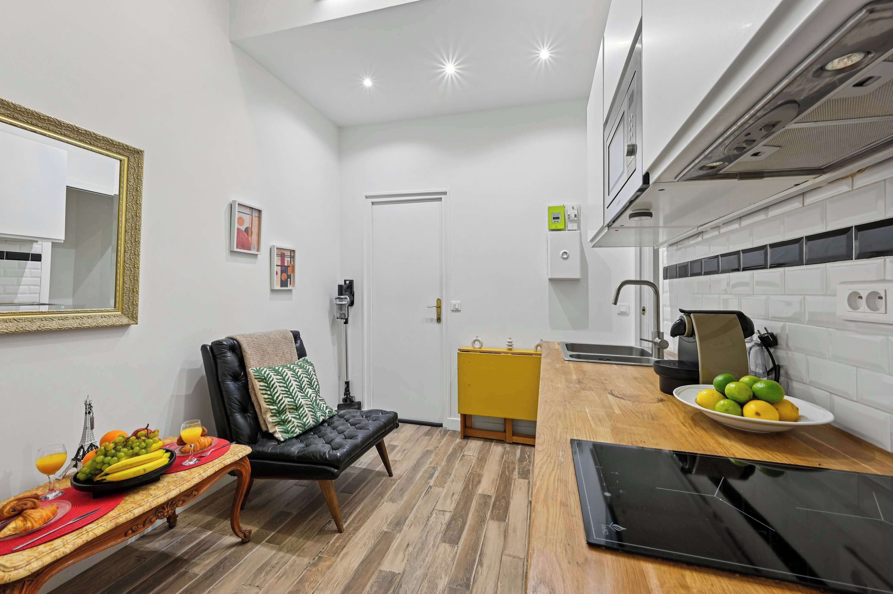 Micro-ondes, plaque de cuisson, cafetière/bouilloire