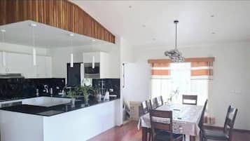 Luxury Suite, Mountain View | In-room dining