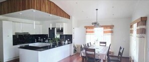 Luxury Suite, Mountain View | In-room dining