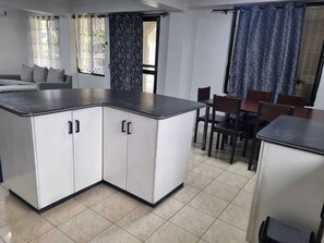 Deluxe Suite | In-room dining
