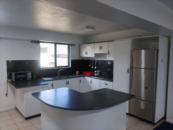 Deluxe Suite | Private kitchen | Full-size fridge, microwave, oven, stovetop