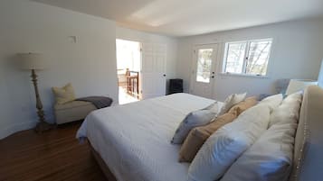 5 bedrooms, iron/ironing board, WiFi, bed sheets