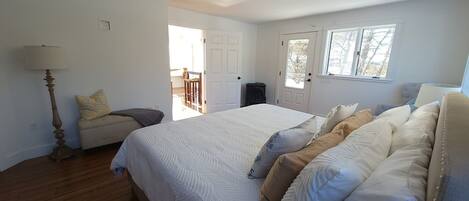 5 bedrooms, iron/ironing board, free WiFi, bed sheets