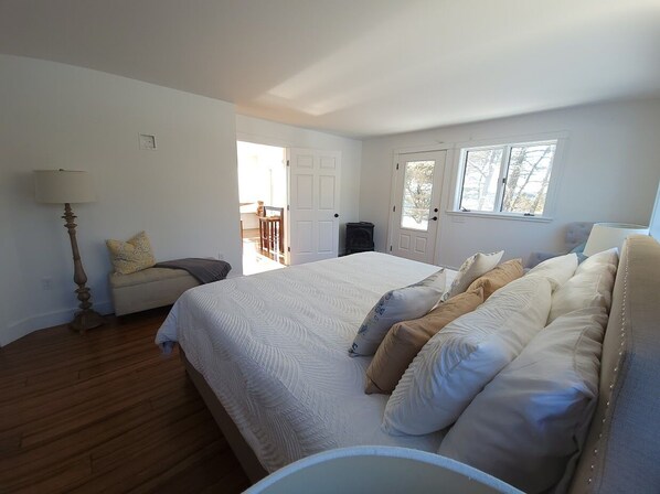 5 bedrooms, iron/ironing board, WiFi, bed sheets