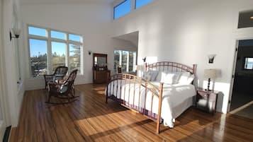 5 bedrooms, iron/ironing board, free WiFi, bed sheets