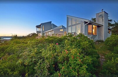 Unique Oceanfront 5-bedroom 4,5 bathroom Maine dream location