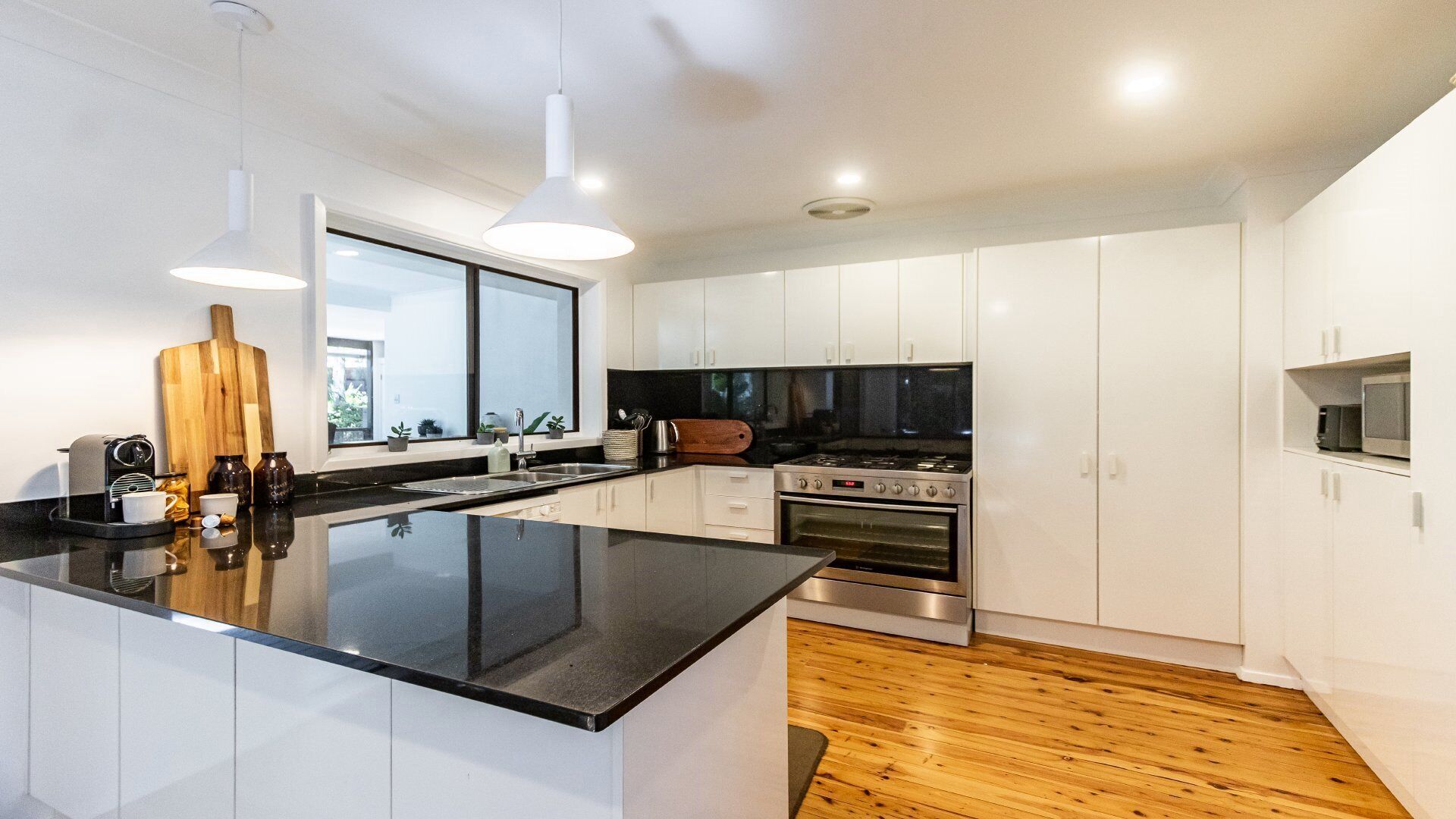 電子レンジ、オーブン、コンロ、食器洗い機