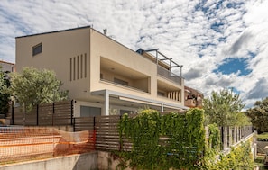 Exterior - 1 bedroom gorgeous apartment in Kozino (Kozino)