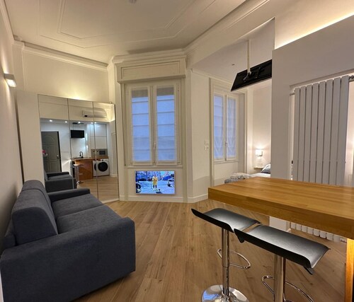 Exclusive between sea and downtown