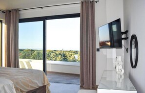 مكواة/لوح كي وسرير سفر وواي فاي مجانًا