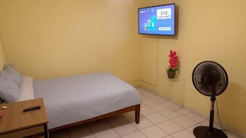 2 habitaciones, tabla de planchar con plancha, wifi y ropa de cama