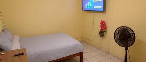 2 chambres, fer et planche à repasser, Wi-Fi, draps fournis