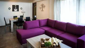 Luxury Villa, 4 Bedrooms | Desk, laptop workspace, soundproofing, free WiFi