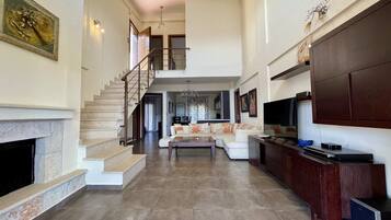 Desk, laptop workspace, soundproofing, free WiFi