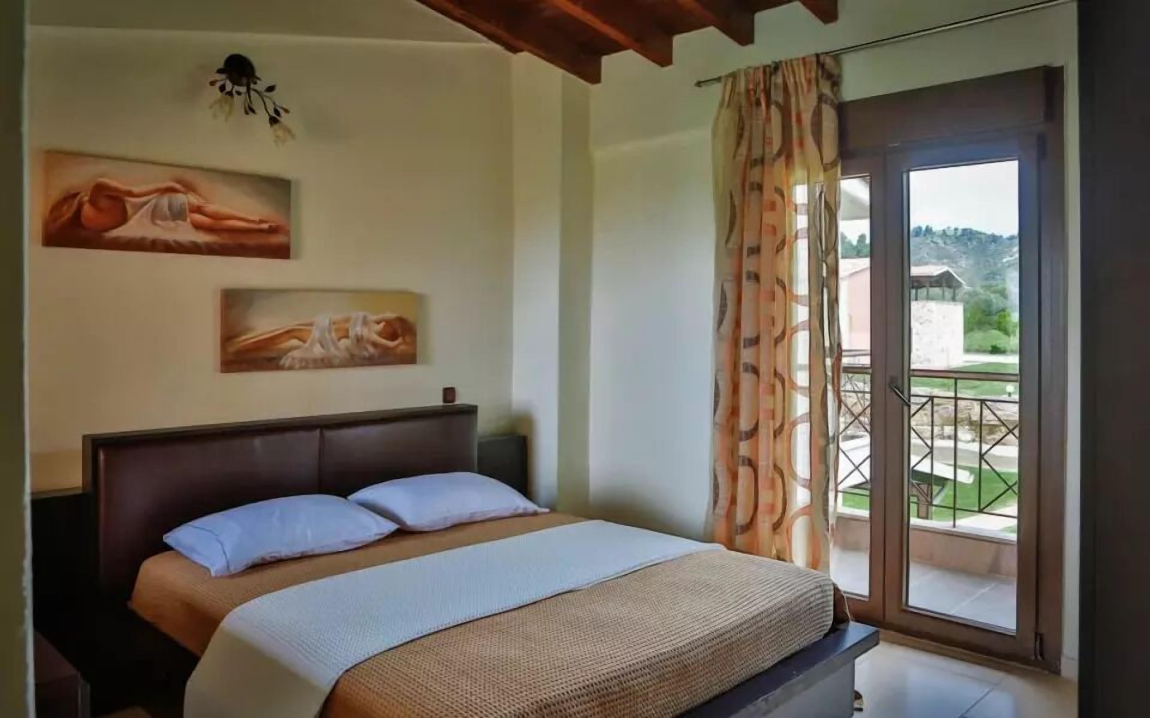 Luxury-Villa, 4 Schlafzimmer | Schreibtisch, laptopgeeigneter Arbeitsplatz, schallisolierte Zimmer