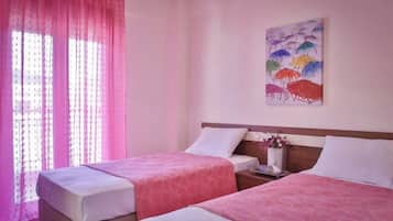 Superior Villa, 4 Bedrooms | Desk, laptop workspace, soundproofing, WiFi (free)