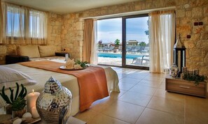 Luxury Villa, 4 Bedrooms | Desk, laptop workspace, soundproofing, free WiFi