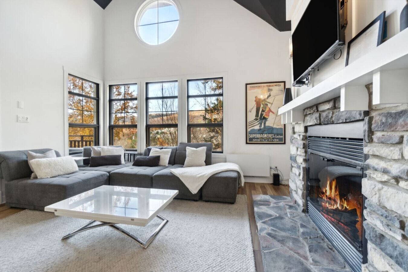 TV, fireplace