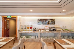 Free daily buffet breakfast